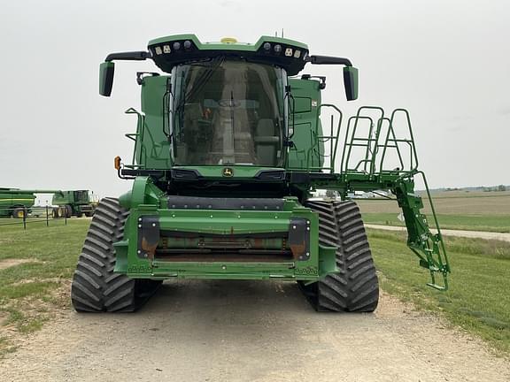 Image of John Deere X9 1000 equipment image 1
