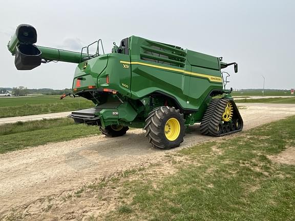 Image of John Deere X9 1000 equipment image 4