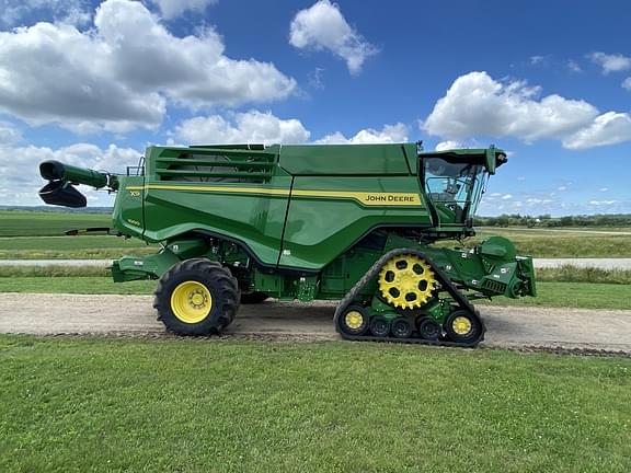 Image of John Deere X9 1000 equipment image 2