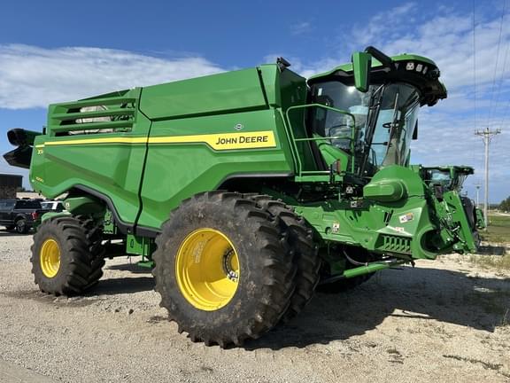 Image of John Deere X9 1000 equipment image 2