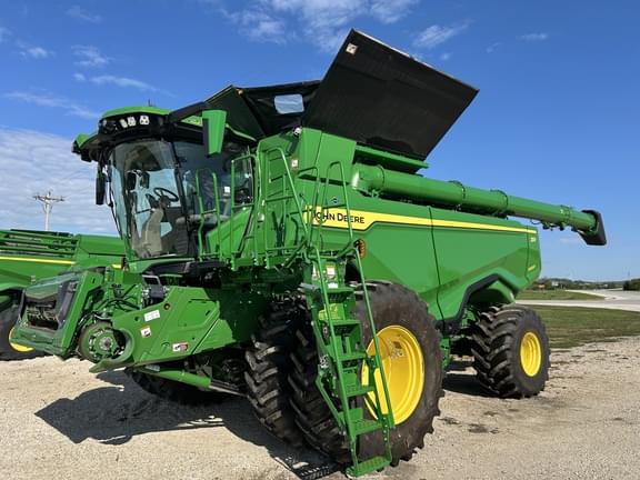 Image of John Deere X9 1000 equipment image 1