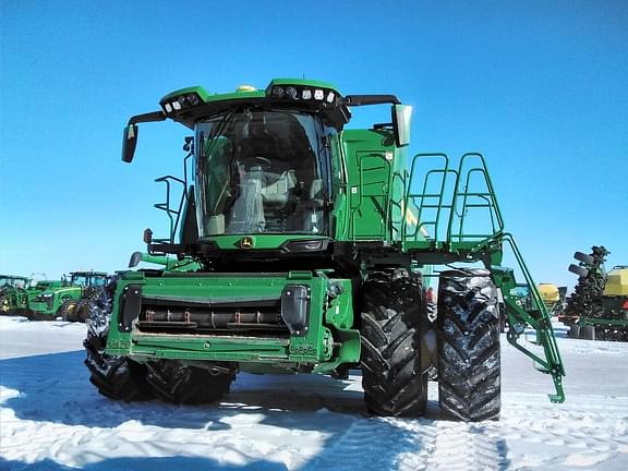 Image of John Deere X9 1000 equipment image 1