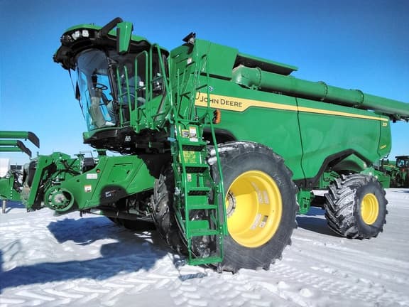 Image of John Deere X9 1000 equipment image 1