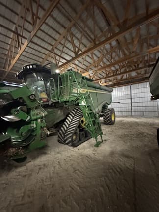 Image of John Deere X9 1000 equipment image 2