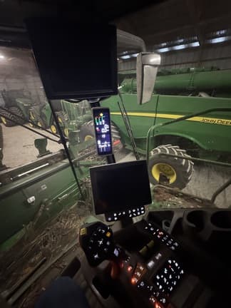 Image of John Deere X9 1000 equipment image 4
