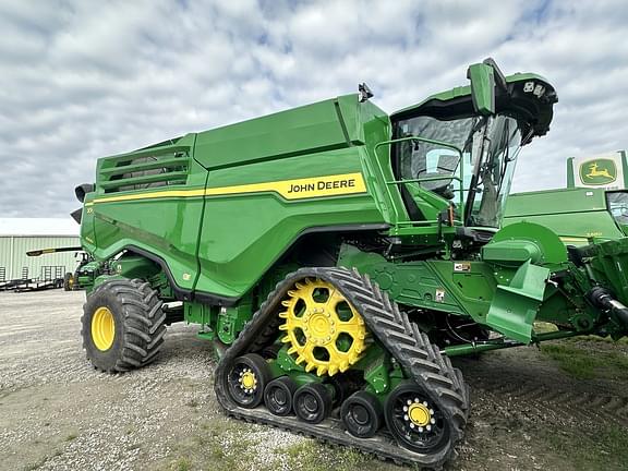 Image of John Deere X9 1000 equipment image 2