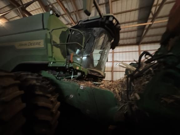 Image of John Deere X9 1000 equipment image 1