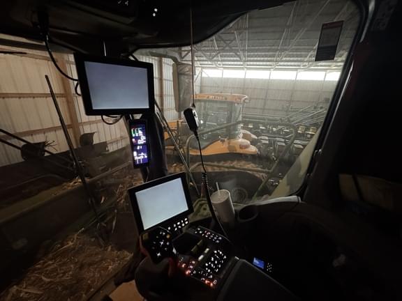 Image of John Deere X9 1000 equipment image 4