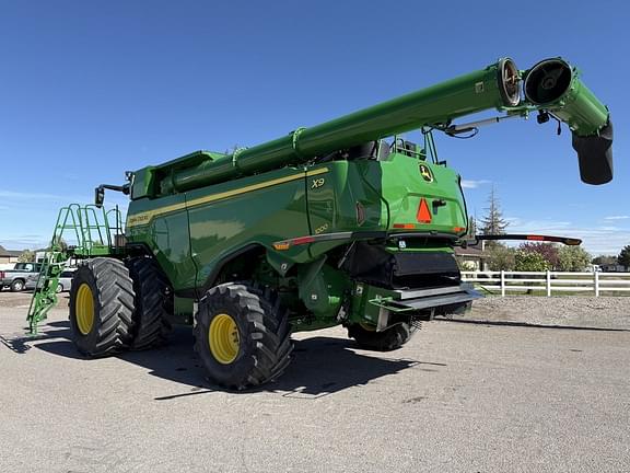 Image of John Deere X9 1000 equipment image 2