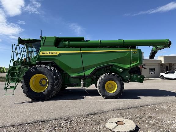 Image of John Deere X9 1000 equipment image 1