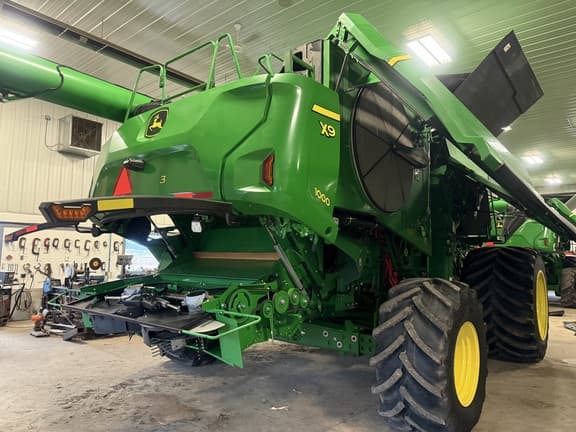 Image of John Deere X9 1000 equipment image 2