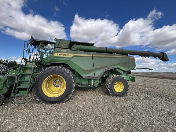 Image of John Deere X9 1000 equipment image 1