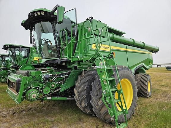 Image of John Deere X9 1000 equipment image 2