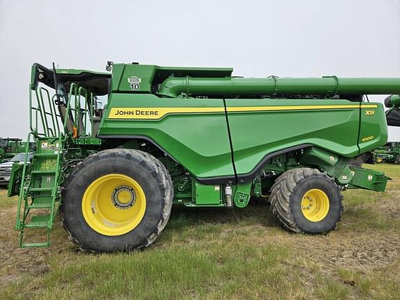Image of John Deere X9 1000 equipment image 3