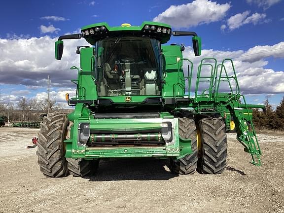 Image of John Deere X9 1000 equipment image 1