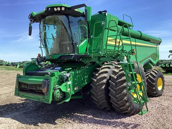 Image of John Deere X9 1000 equipment image 1