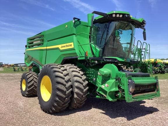 Image of John Deere X9 1000 equipment image 1