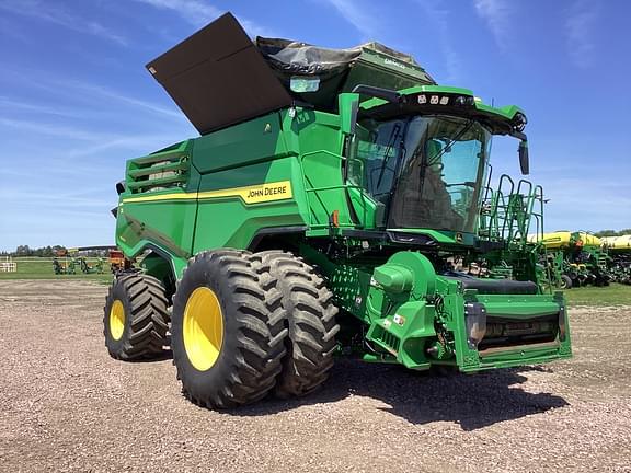 Image of John Deere X9 1000 equipment image 4