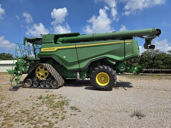 Image of John Deere X9 1000 equipment image 1