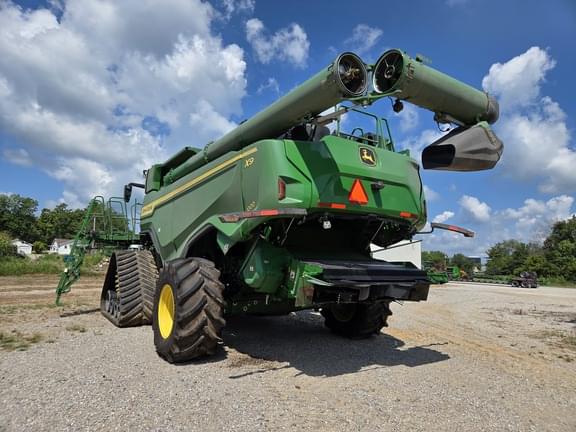 Image of John Deere X9 1000 equipment image 2