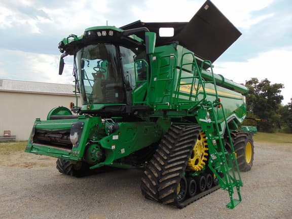 Image of John Deere X9 1000 equipment image 1