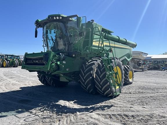 Image of John Deere X9 1000 equipment image 4