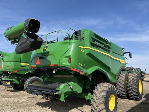 Image of John Deere X9 1000 equipment image 2