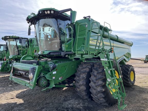 Image of John Deere X9 1000 equipment image 1