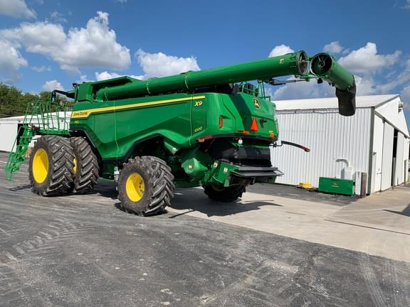Image of John Deere X9 1000 equipment image 2