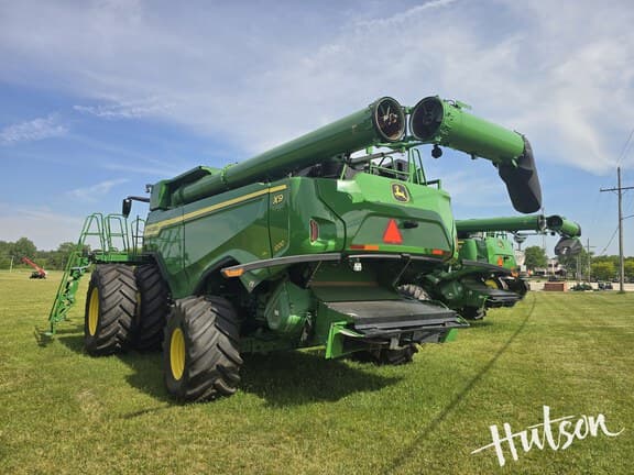 Image of John Deere X9 1000 equipment image 4