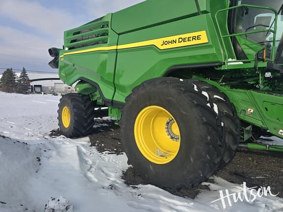 Image of John Deere X9 1000 equipment image 2