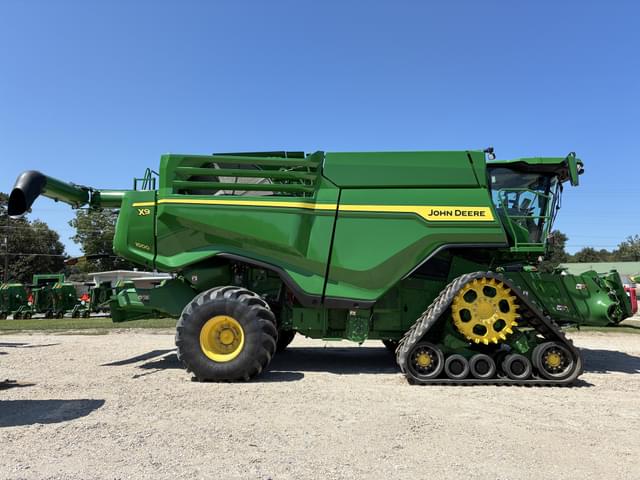 Image of John Deere X9 1000 equipment image 4
