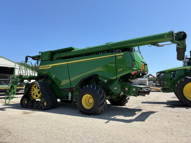 Image of John Deere X9 1000 equipment image 1