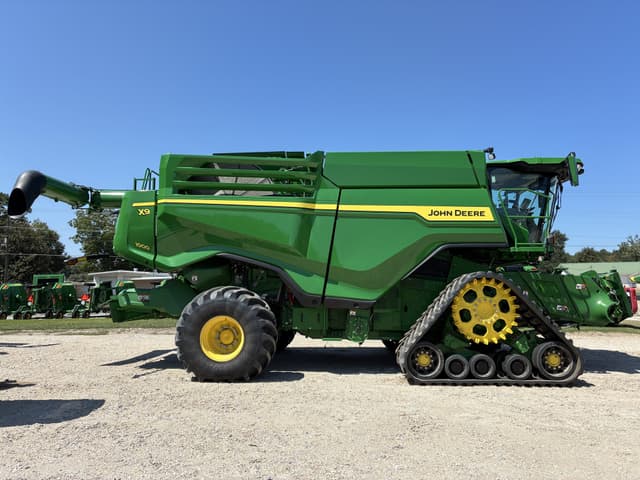 Image of John Deere X9 1000 equipment image 4