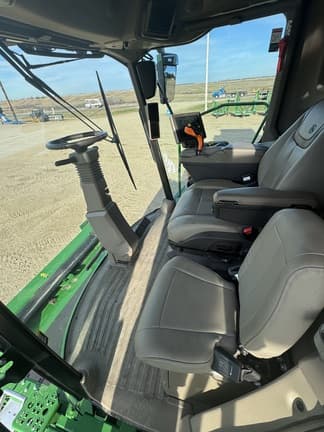Image of John Deere X9 1000 equipment image 4