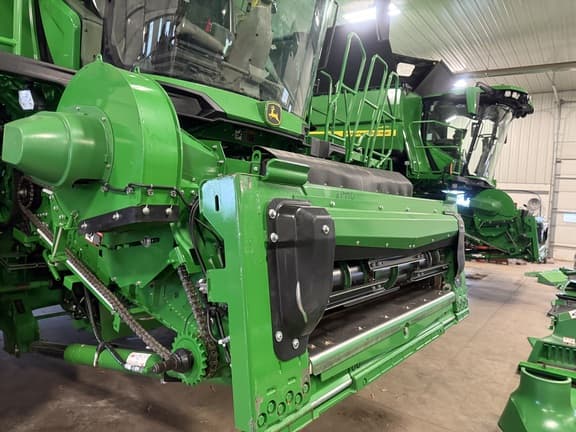 Image of John Deere X9 1000 equipment image 4