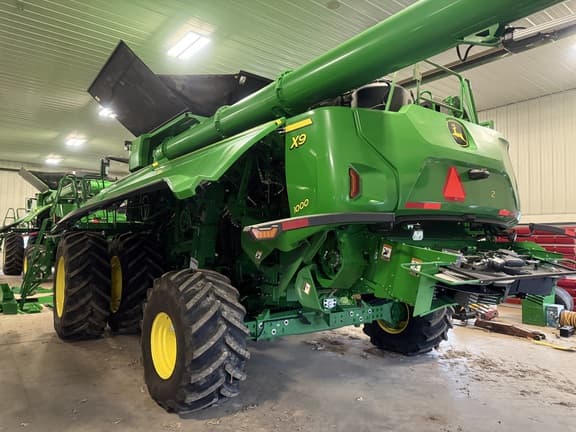 Image of John Deere X9 1000 equipment image 2
