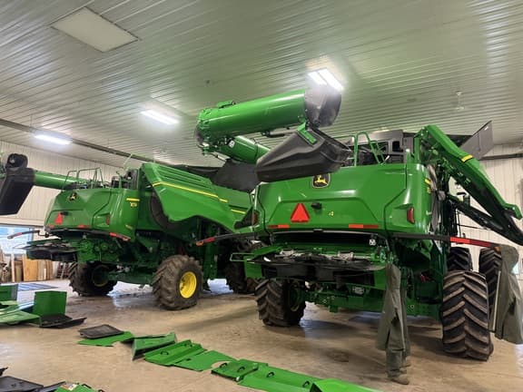 Image of John Deere X9 1000 equipment image 3