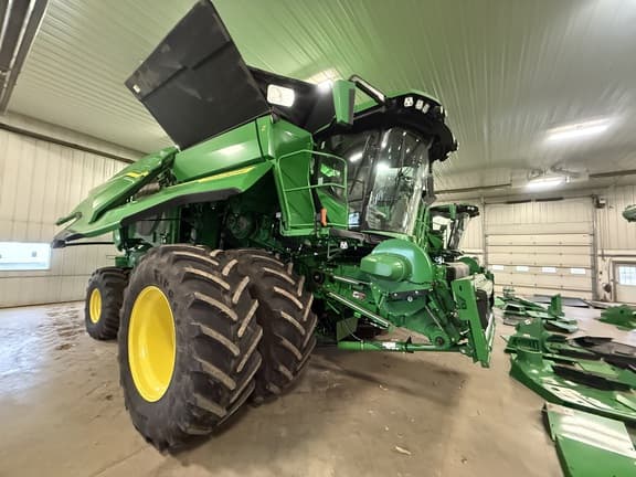 Image of John Deere X9 1000 equipment image 1