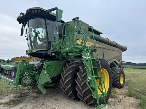2023 John Deere X9 1000 Equipment Image0