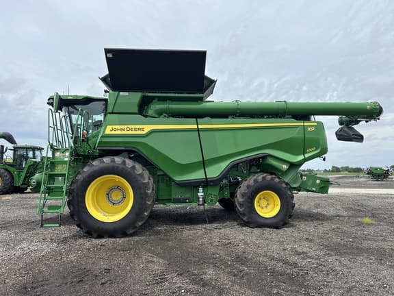 Image of John Deere X9 1000 equipment image 1