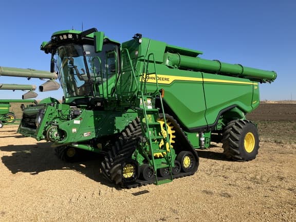 Image of John Deere X9 1000 equipment image 1