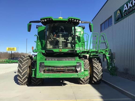 Image of John Deere X9 1000 equipment image 1