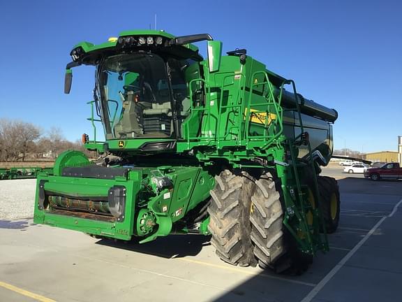 Image of John Deere X9 1000 equipment image 2