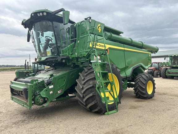 2023 John Deere X9 1000 Equipment Image0