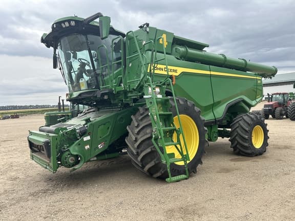 Image of John Deere X9 1000 equipment image 1