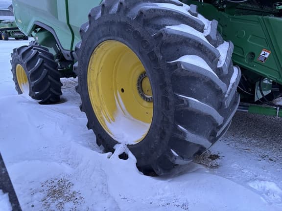 Image of John Deere X9 1000 equipment image 2