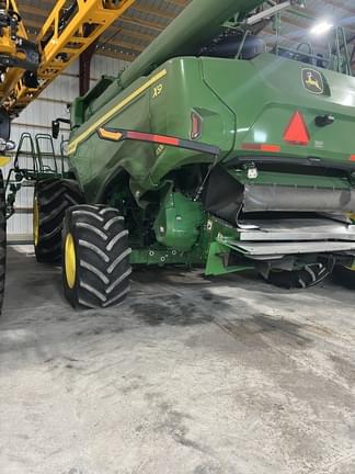 Image of John Deere X9 1000 equipment image 3
