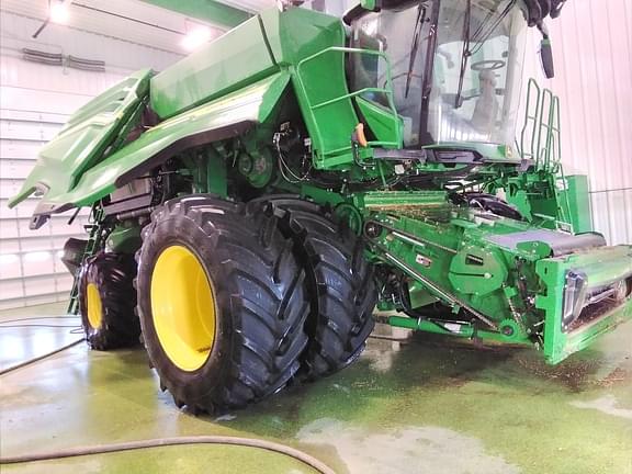 Image of John Deere X9 1000 equipment image 2