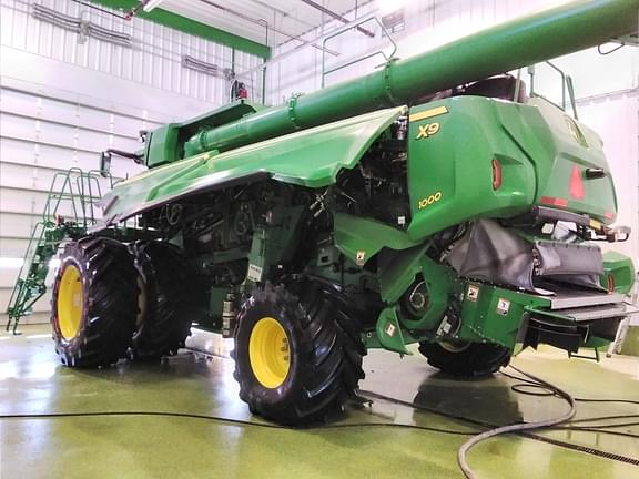 Image of John Deere X9 1000 equipment image 3